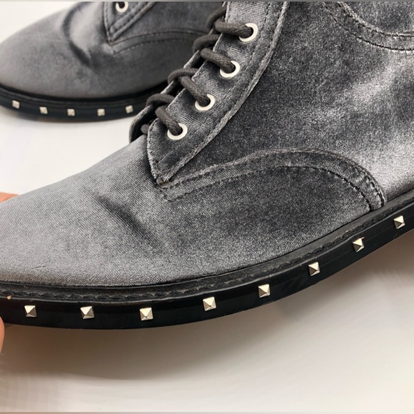 Vince Camuto Grey Gun Metal Velvet Studded Combat Booties Women’s Size 9 - Picture 9 of 12
